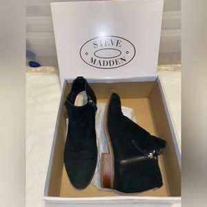 Steve Madden black booties (suede)